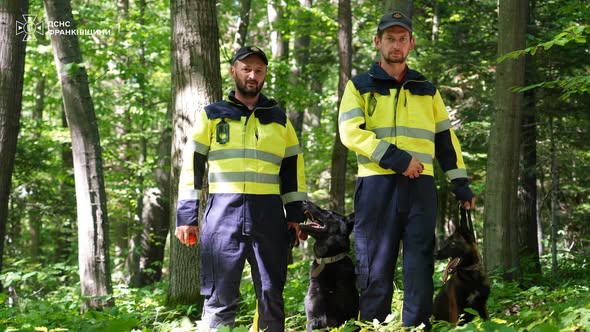 Чотирилапі рятувальники Прикарпаття: як Делі та Єва допомагають шукати людей
