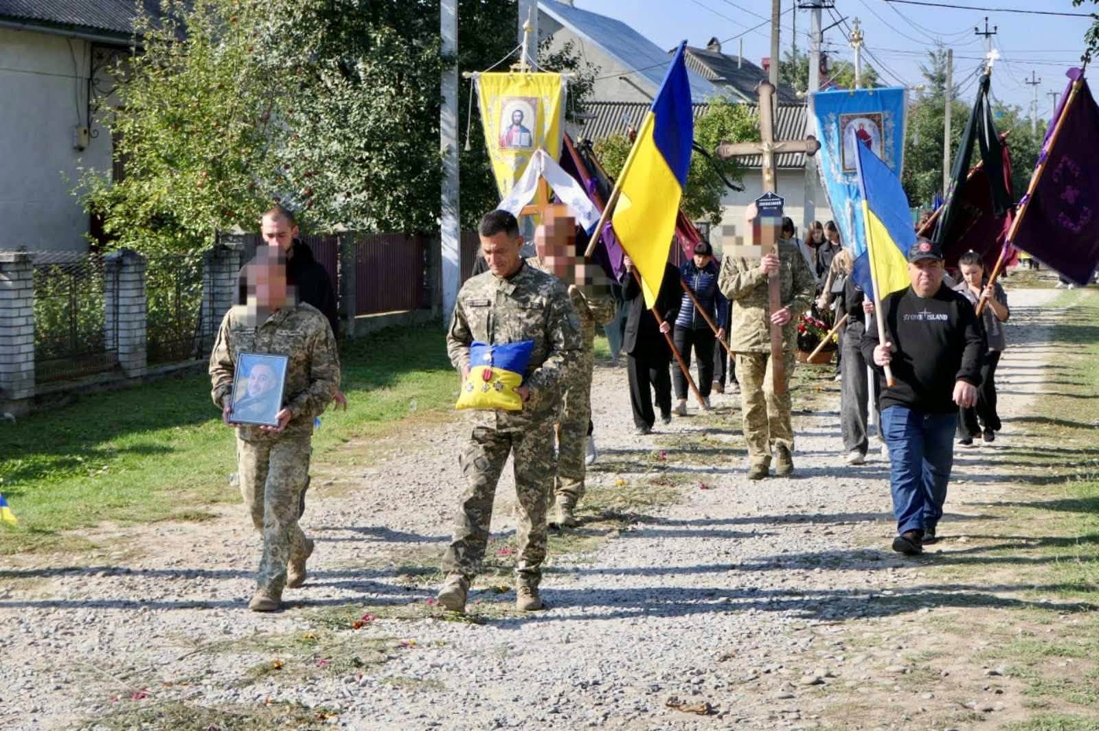 Скорботна Калуська громада попрощалася із молодшим сержантом Миколою Любезним