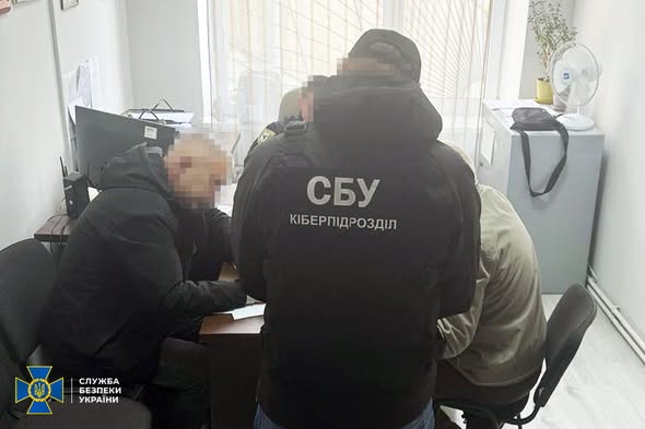 На Івано-Франківщині СБУ та Нацполіція викрили начальника районного ТЦК та його заступника, які незаконно знімали чоловіків із військового обліку