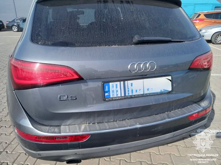В Івано-Франківську патрульні притягнули до відповідальності водійку без посвідчення та власника авто, який передав їй кермо