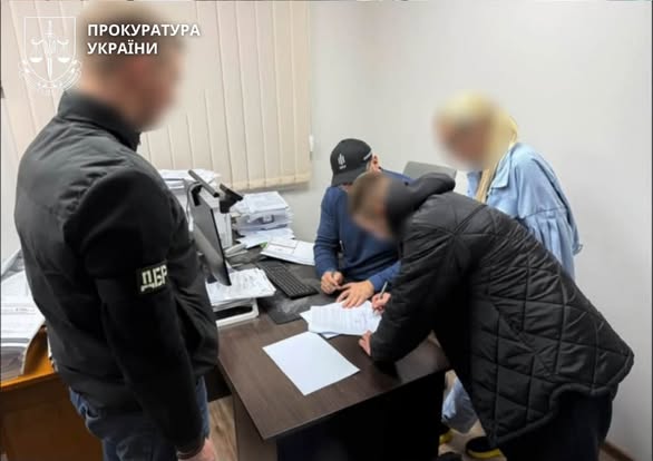 На Прикарпатті митник збив людину і втік з місця ДТП: його затримано і повідомлено про підозру