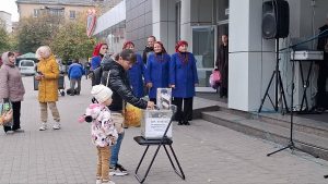 В середмісті Івано -Франківська відбулася благодійна музично – патріотична програма, спрямована на підтримку Збройних сил України
