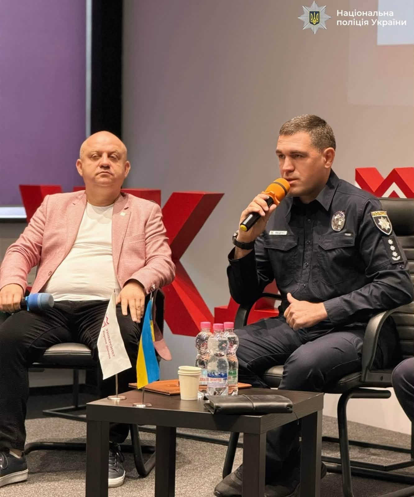 Керівник поліції Прикарпаття зустрівся з молоддю в одному з навчальних закладів області