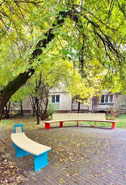 В Івано-Франківську на розі вулиць Гординського та Мазепи відкрили оновлений сквер для відпочинку