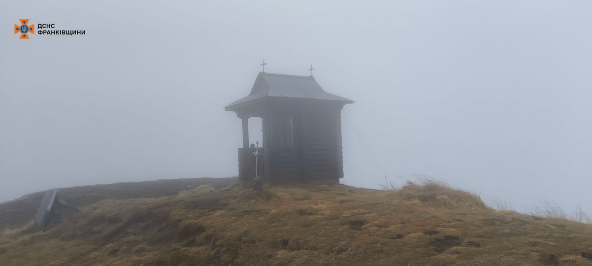 На горі Піп Іван температура впала до 0°С та вирує сильний вітер