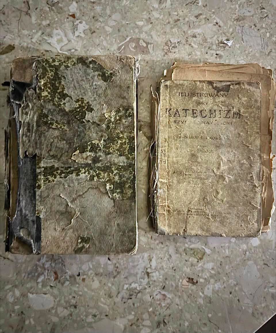 У пункті пропуску «Угринів» прикордонники виявили дві старовинні книги