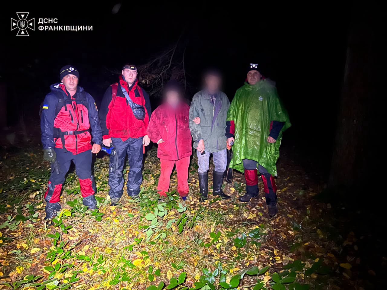 На Прикарпатті рятувальники знайшли подружжя, яке заблукало в лісі